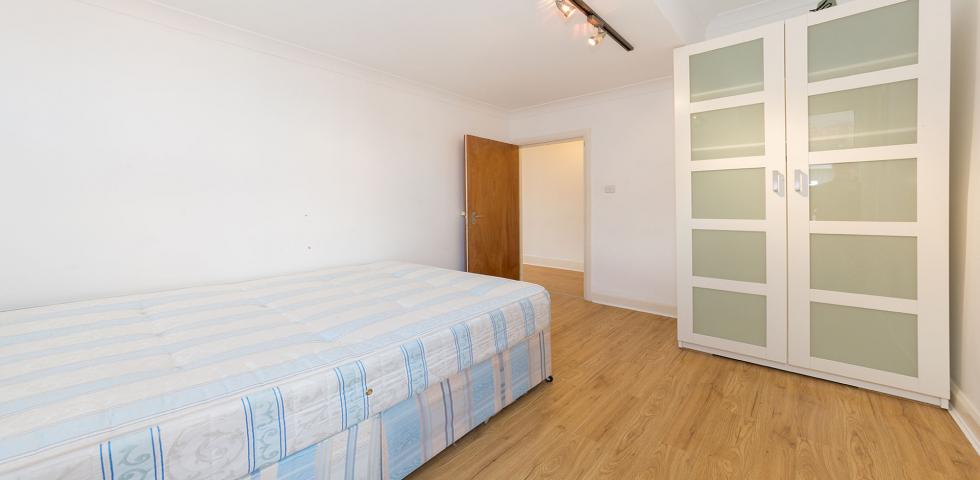 			3 Bedroom, 1 bath, 1 reception Flat			 Melrose Ave, WILLESDEN GREEN